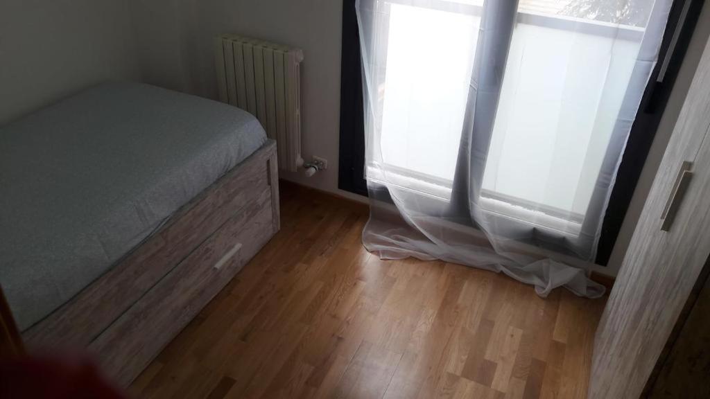New, Cozy Apartment Plaza Del Pilar-Fuenclara سرقسطة الغرفة الصورة